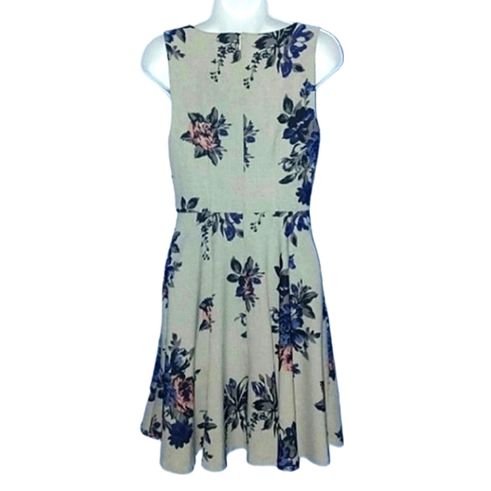Elle | Gray Floral Fit Flare Dress - Picture 4 of 5